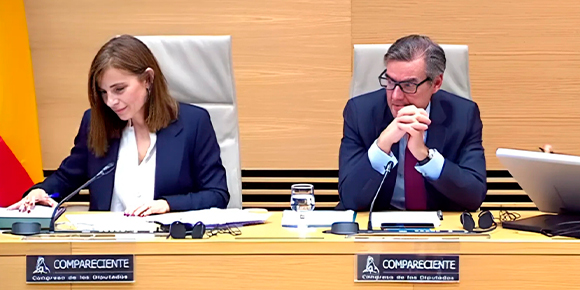 Relevo en la cúpula de la CNMV